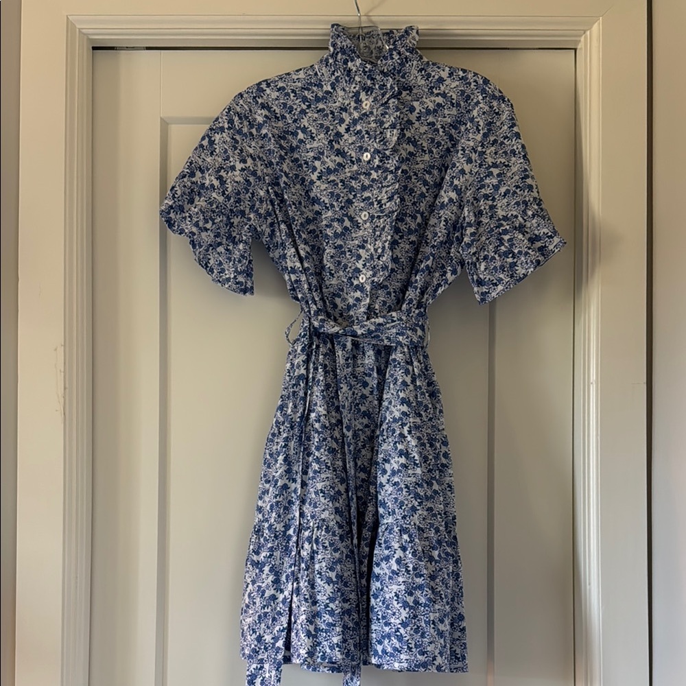 VIOLETTA DRESS IN PETITE BLUE FLORAL PRINT
